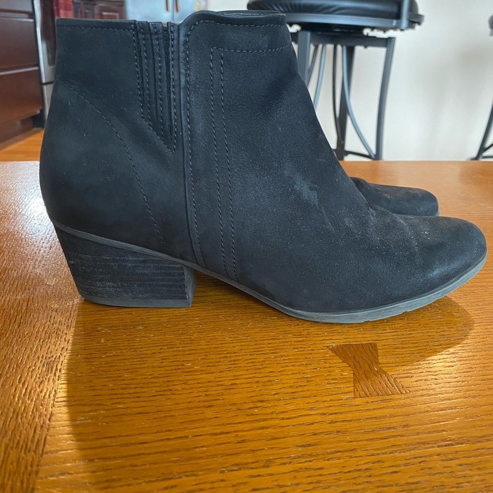 Blonde booties